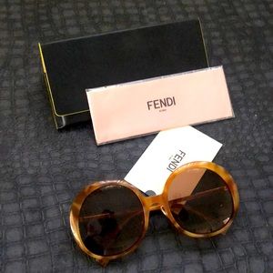 BNIB w cards fendi sunglasses perfect condition tortoise shell round oversize